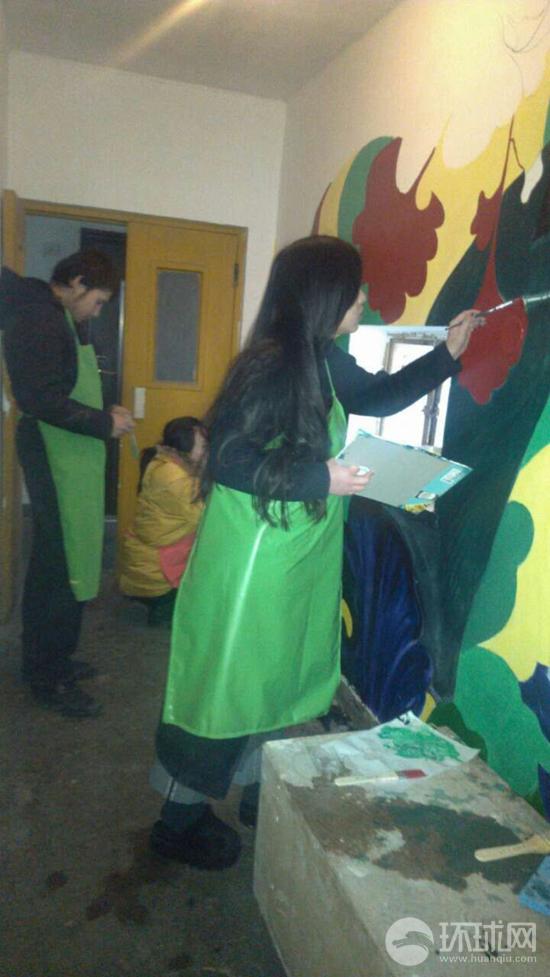外国留学生壁画作品进入北京社区 称感觉很棒(组图)